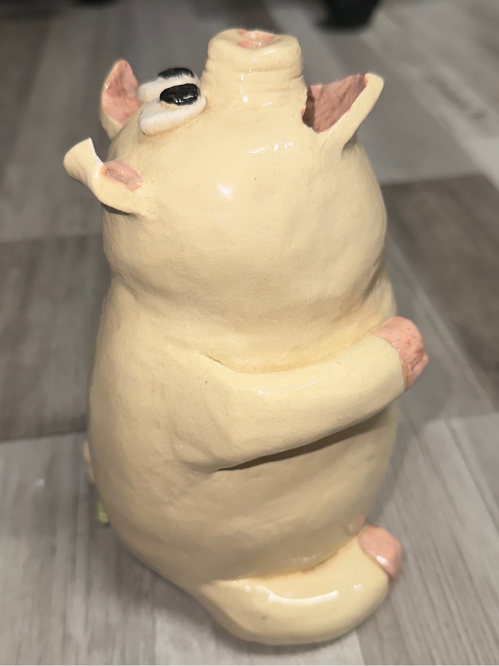 Handcrafted  Piggy Bank Sculpture. Broken missed ear. - Picture 4 of 9